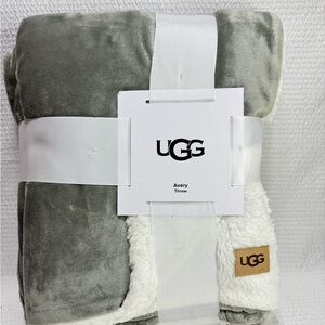 UGG Avery Throw Blanket - Gray and White